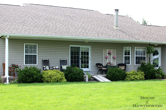 Summer back porch decorating ideas with an eclectic style. Easy DIY and decor inspiration for your porch or patio this summer.