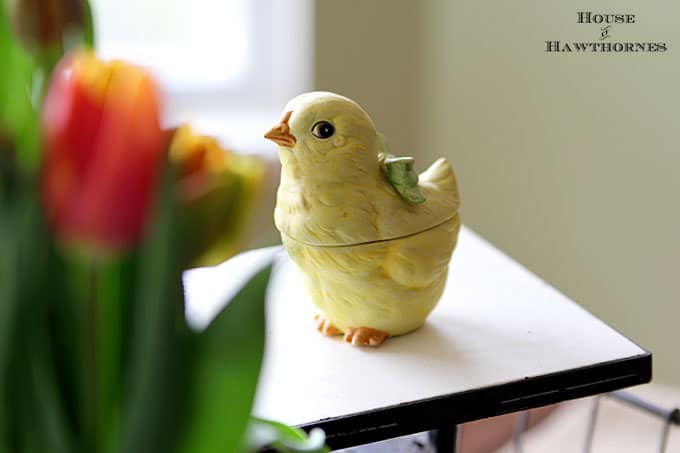 DIY Vintage Modern Farmhouse Easter Centerpiece