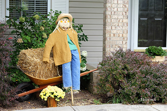 Eclectic Vintage Farmhouse Rustic Fall Porch via houseofhawthornes.com