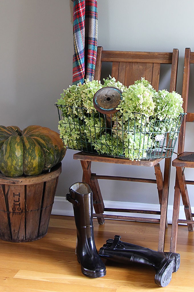 Quick and easy ideas for fall decor in the entryway using hydrangeas and thrift store finds. LOTS of seasonal vintage eclectic home decor inspiration.