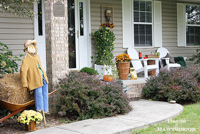 Eclectic Vintage Farmhouse Rustic Fall Porch via houseofhawthornes.com