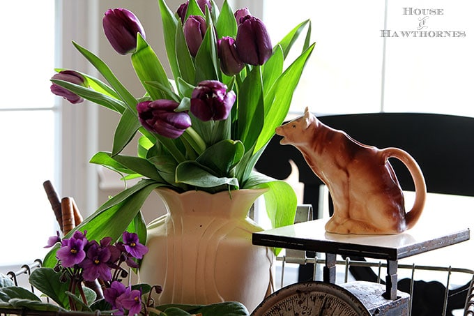 Spring tablescape in the farmhouse decorating style