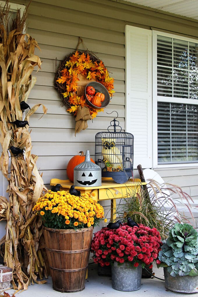 Quick and easy Halloween decorating ideas for your porch. An inexpensive way to transition the porch from fall to Halloween decor with just a few additions. 