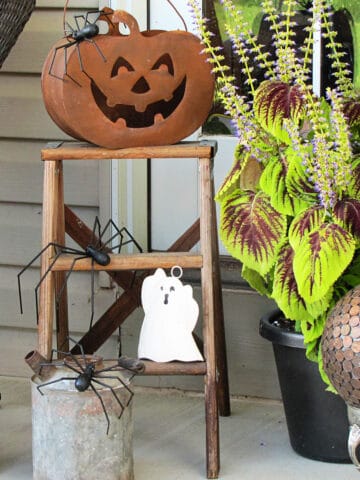 Halloween step ladder decor.