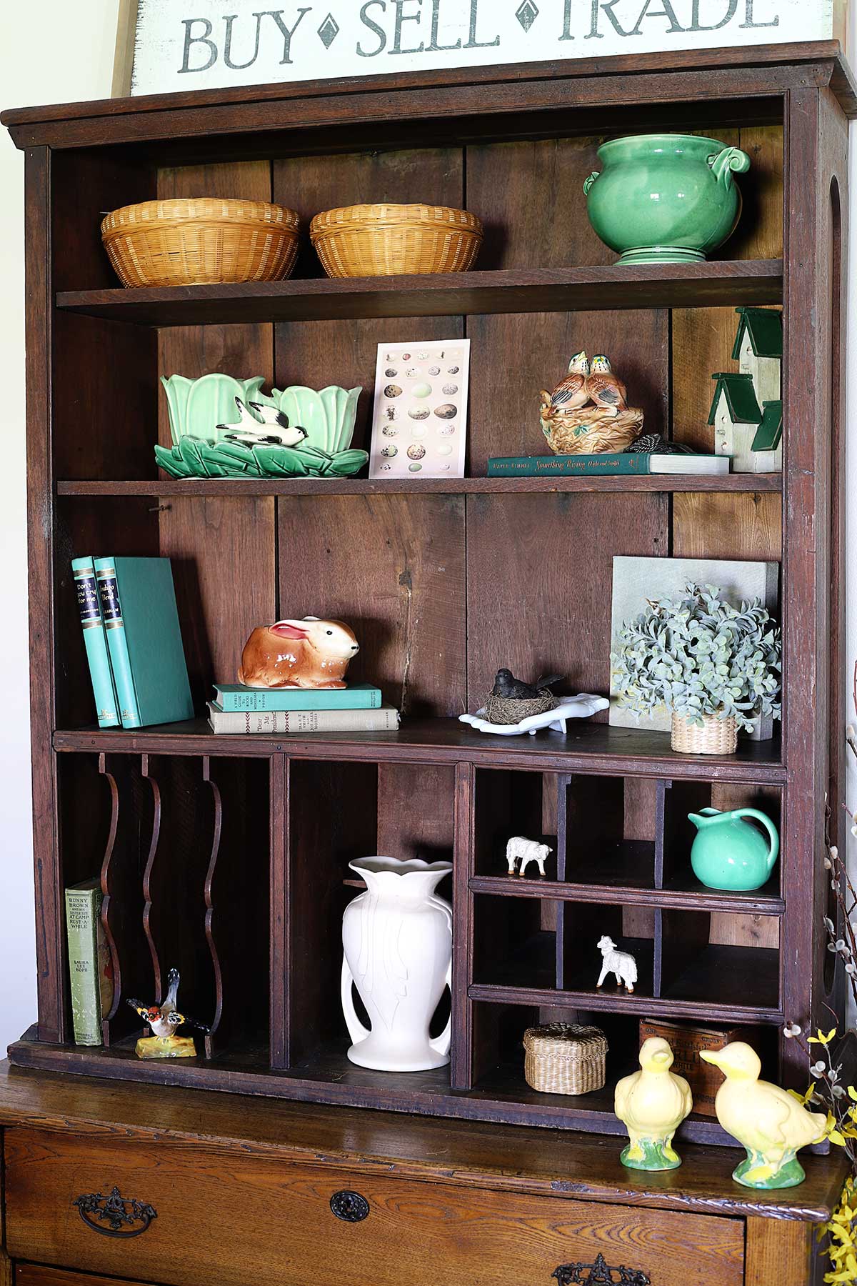 how to style a bookshelf