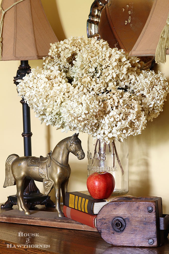 Using apples to create an inexpensive fall centerpiece in addition to other cheap, quick and easy DIY fall home decor ideas. 