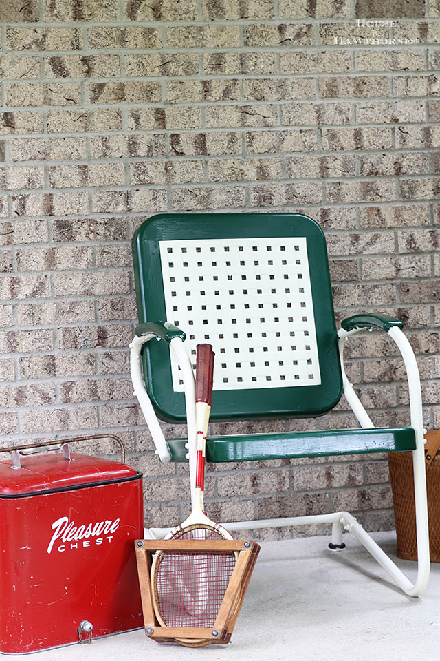 Easy to follow DIY tutorial on how to paint a vintage metal lawn chair. Or any metal chair for that matter! 