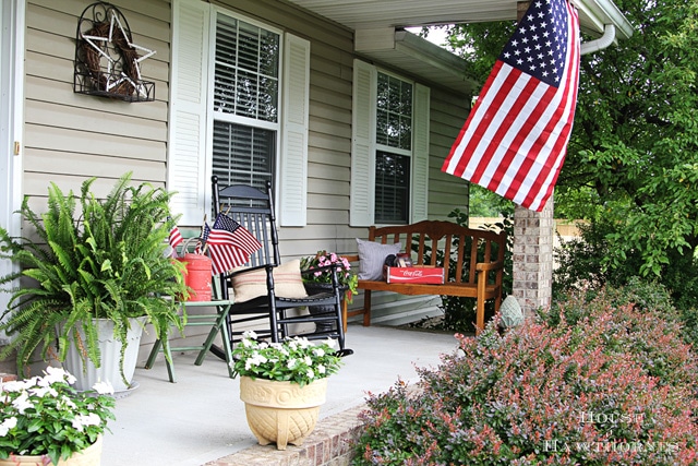 Patriotic porch decor for the 4th of July or Memorial Day. Lots of inspiration for your outdoor summer decorating. 