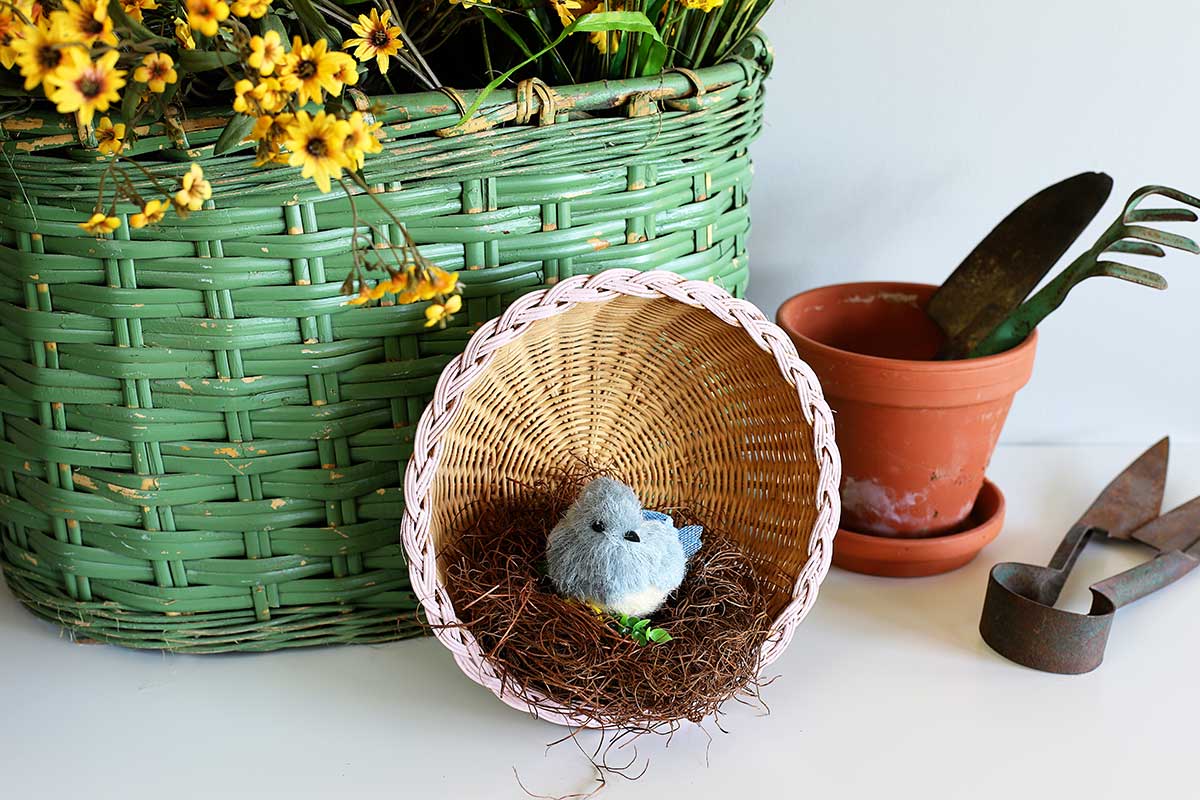 spring bird nest decor