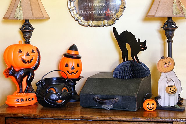 Vintage style Halloween party decor with blow molds and honeycombs