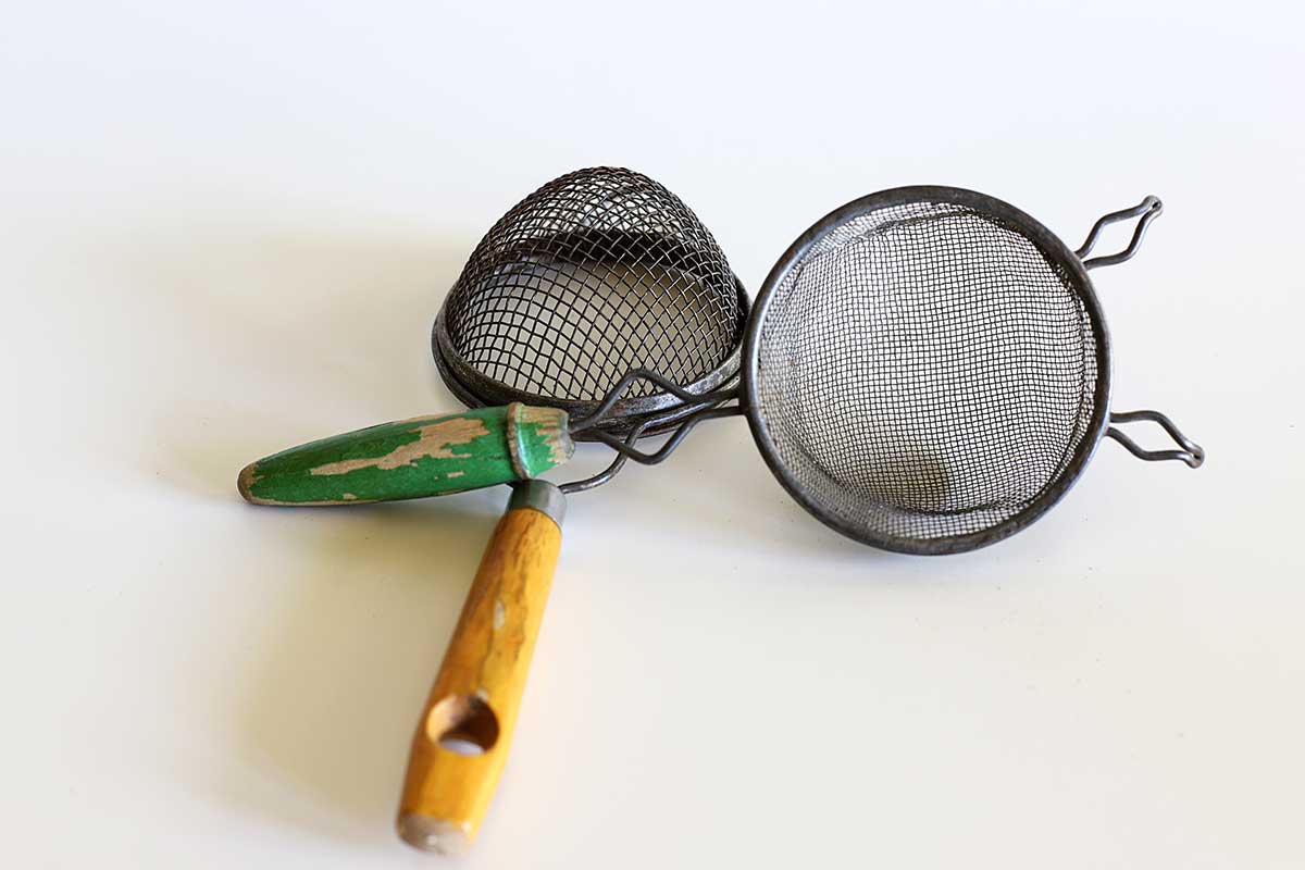 Mesh vintage kitchen strainers