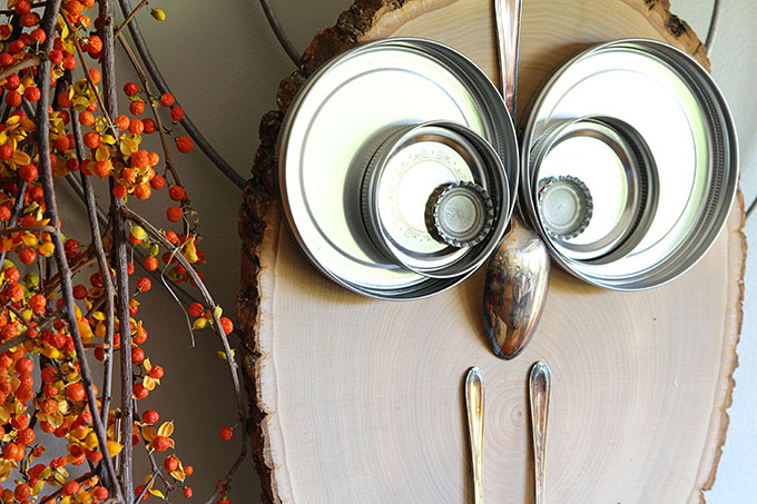 What a hoot! This adorable owl is a super QUICK and EASY DIY wood slice project for fall home decor or any time of the year. A ten minute craft for kids.